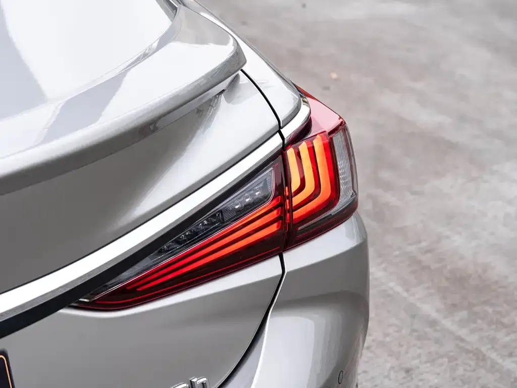 Lexus ES — фото 7