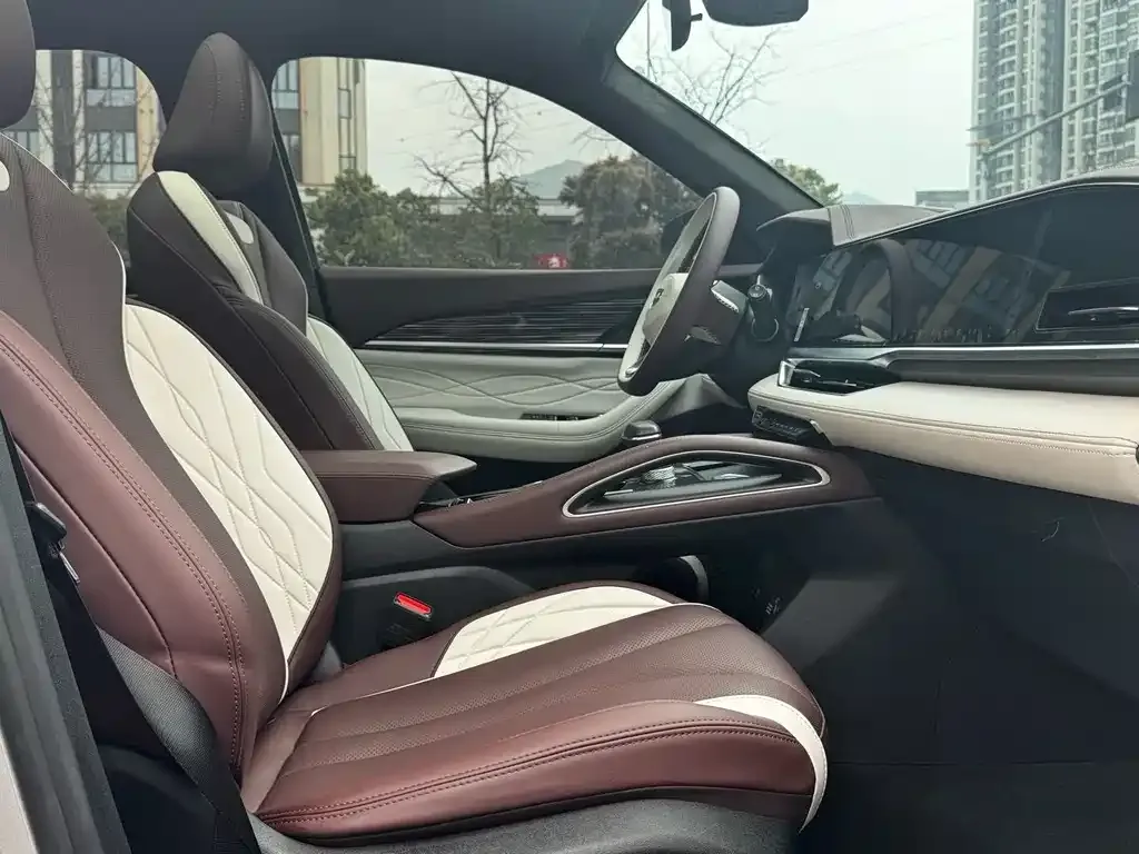 Geely Xingyue L — фото 9