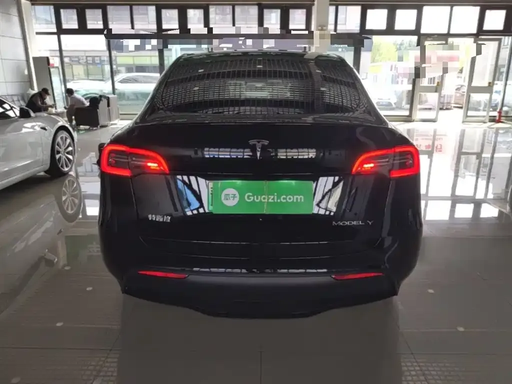 Tesla Model Y — фото 6