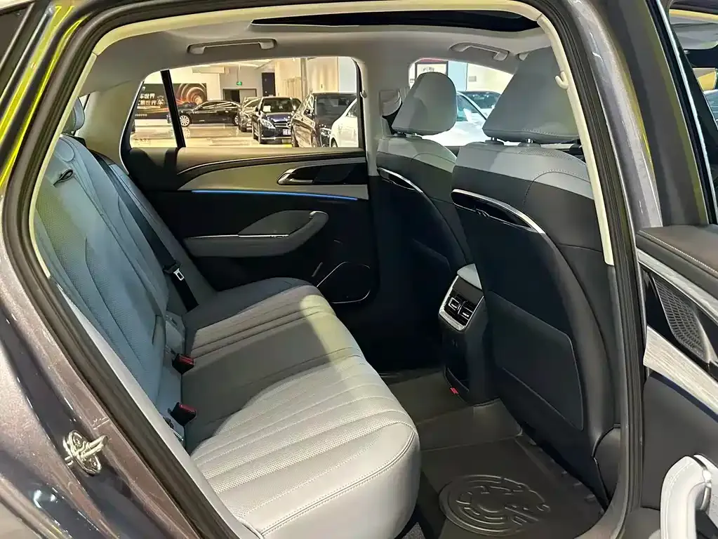 Hongqi H5 PHEV 2025 из CN, фото 4
