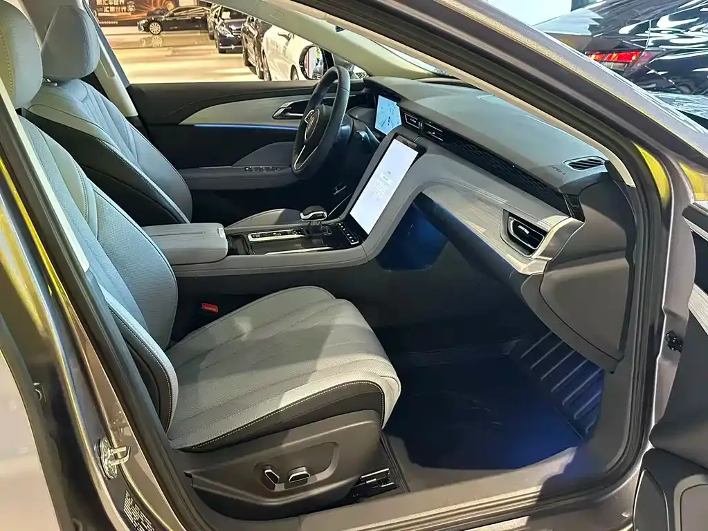 Hongqi H5 PHEV 2025 из CN, фото 10