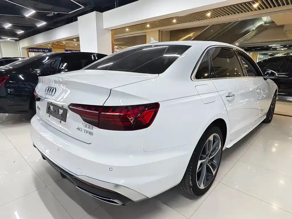 Audi A4L — фото 5