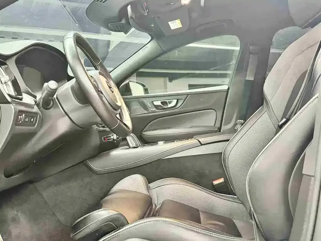 Volvo S60 PHEV 2021 из CN, фото 4