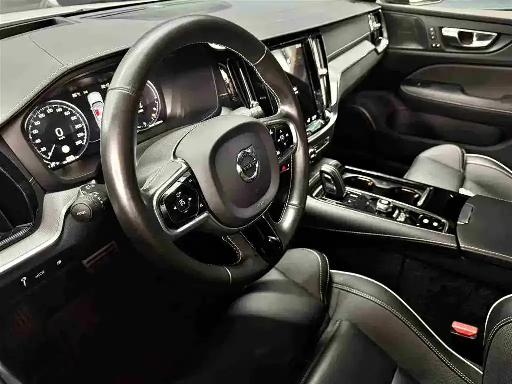 Volvo S60 PHEV 2021 из CN, фото 2