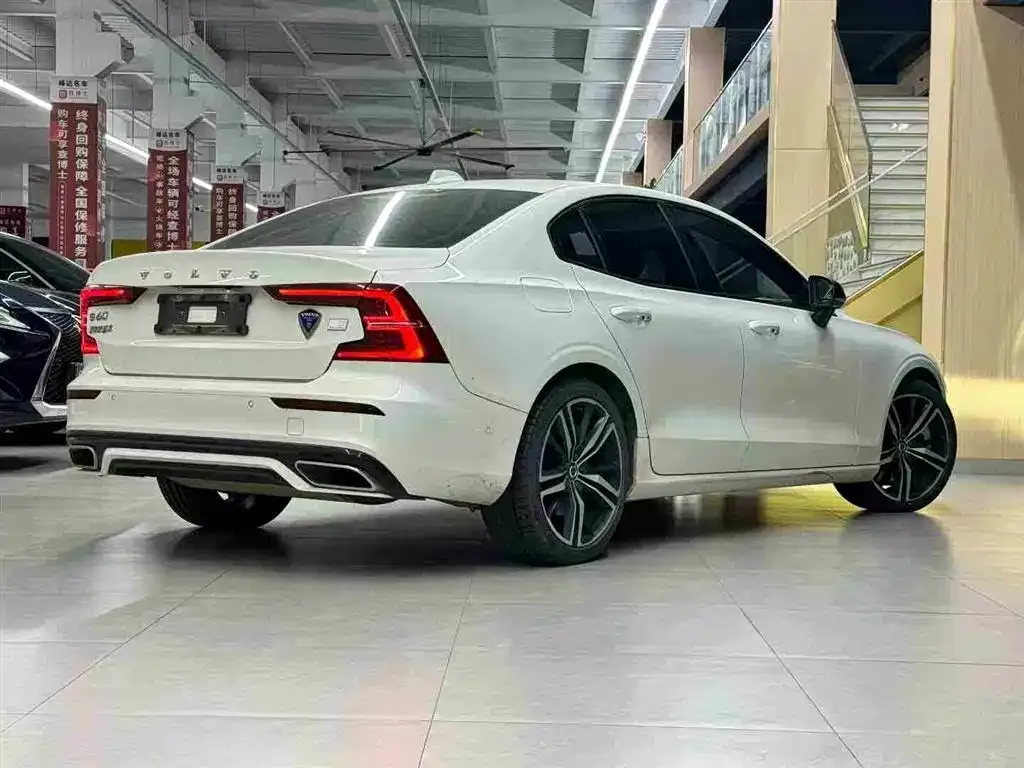 Volvo S60 PHEV 2021 из CN, фото 7