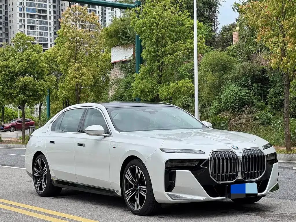 BMW 7 Series — фото 1