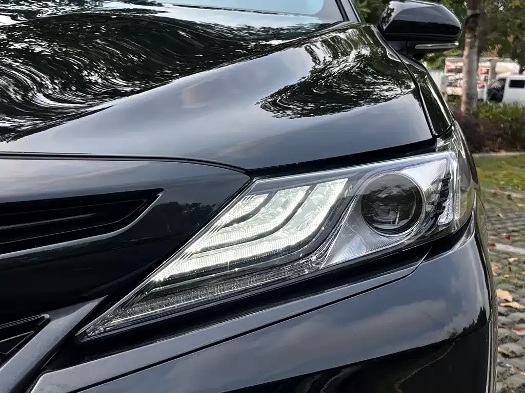 Toyota Camry — фото 5