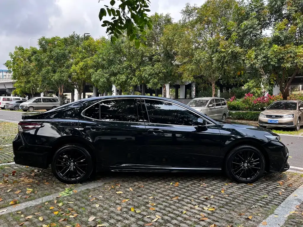 Toyota Camry — фото 8