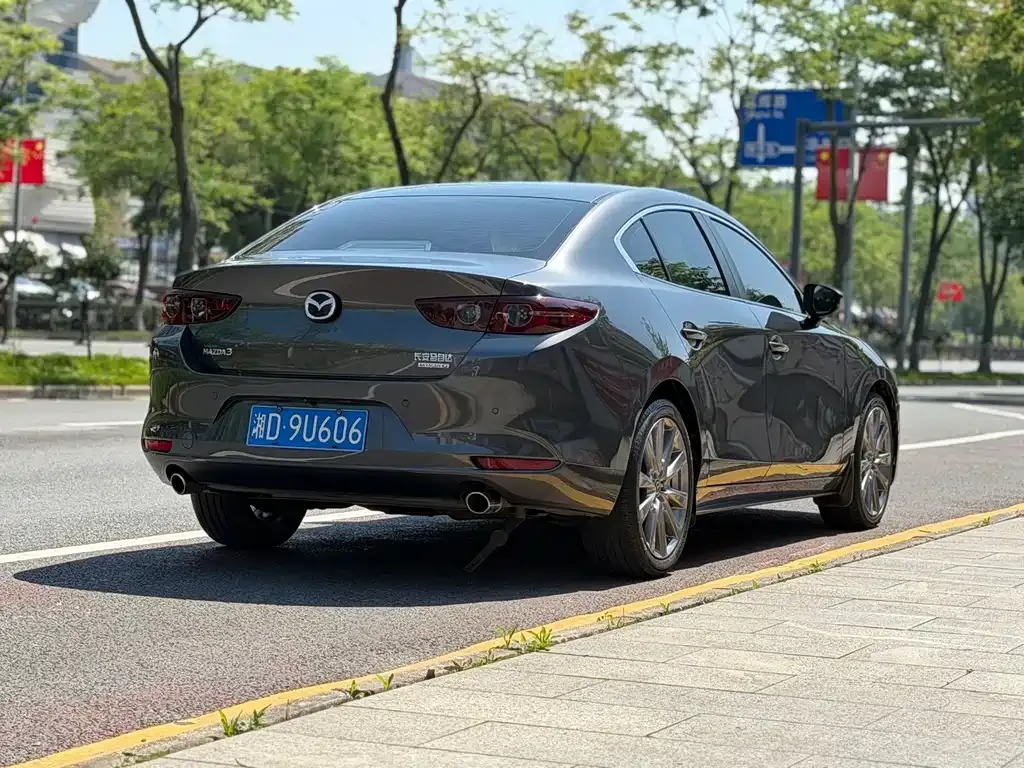 Mazda 3 Axela — фото 10
