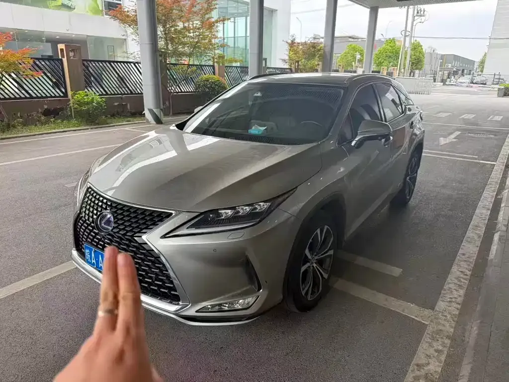 Lexus RX — фото 1