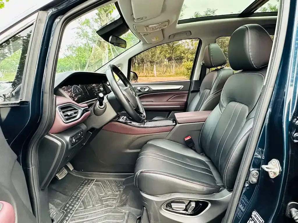 GAC Motor Trumpchi M6 — фото 8
