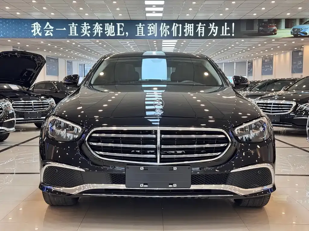 Mercedes-Benz E-Class — фото 1