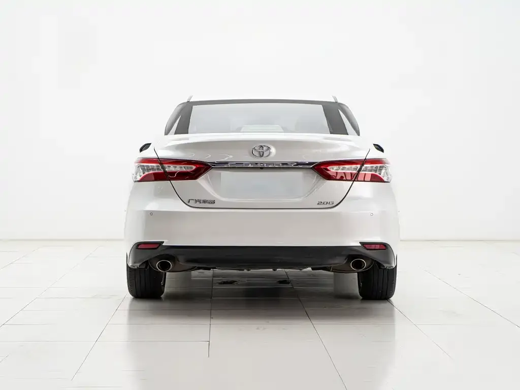 Toyota Camry — фото 3