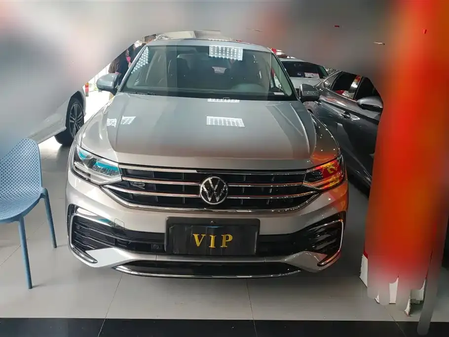 Volkswagen Tiguan L — фото 4