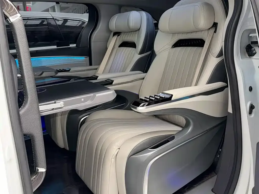Toyota Sienna — фото 4