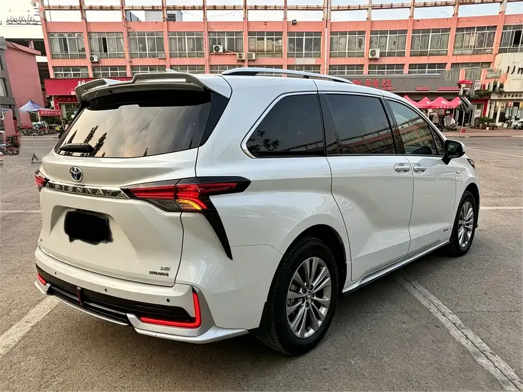 Toyota Sienna — фото 8