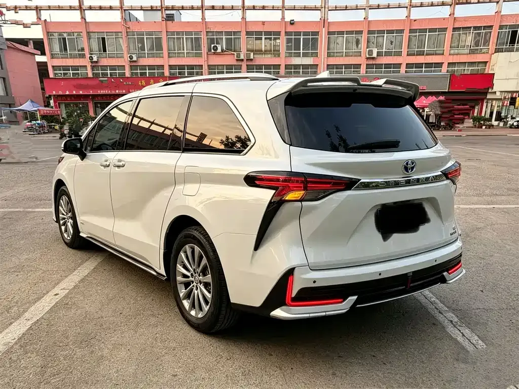 Toyota Sienna — фото 6