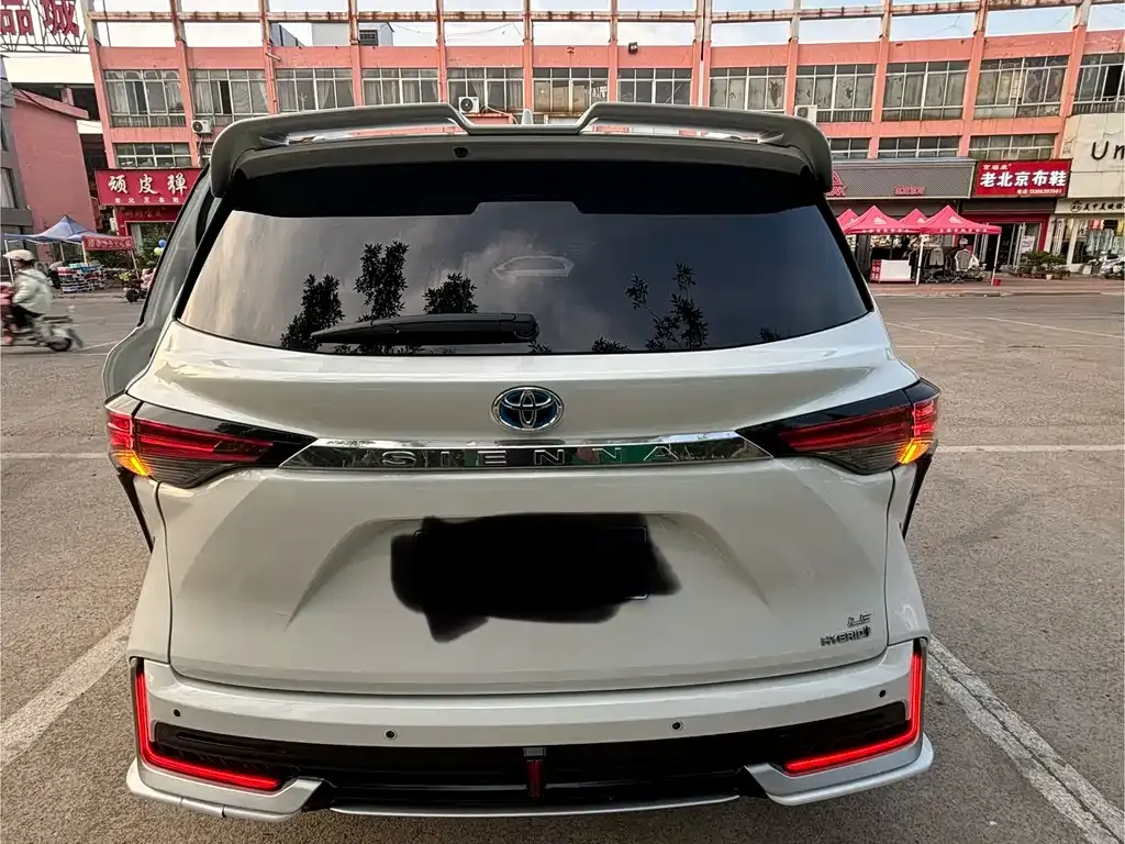 Toyota Sienna — фото 10