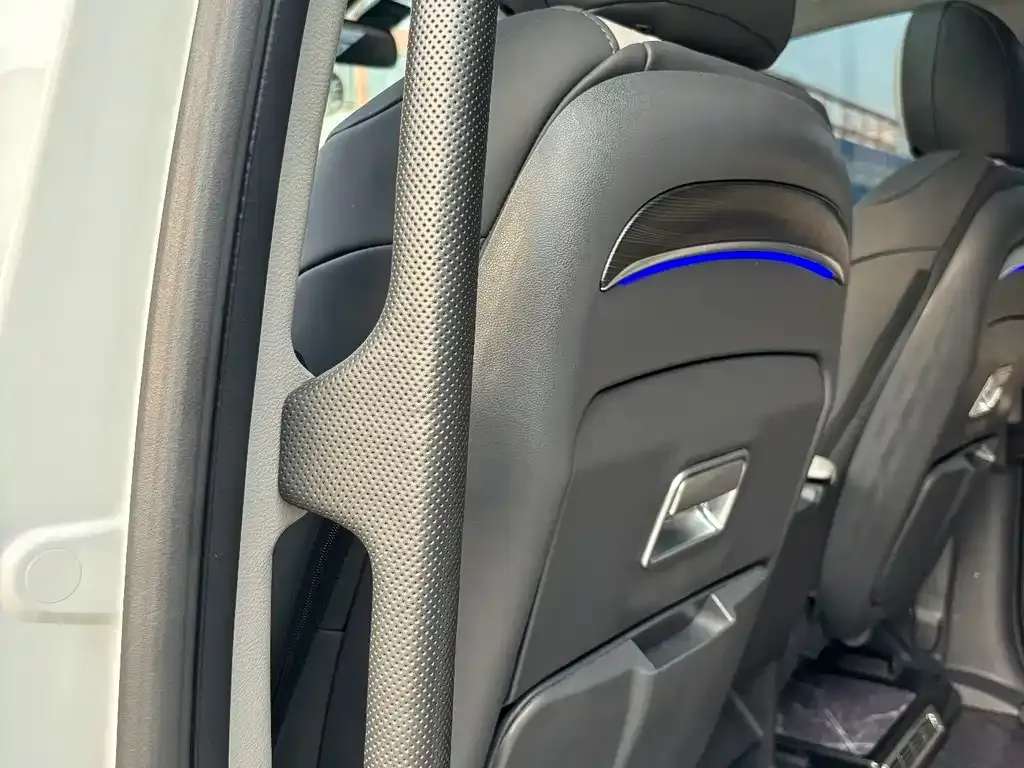 Toyota Sienna — фото 2