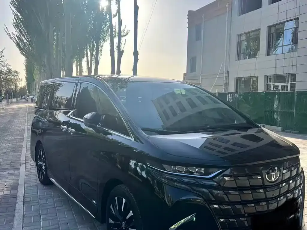 Toyota Alphard — фото 5