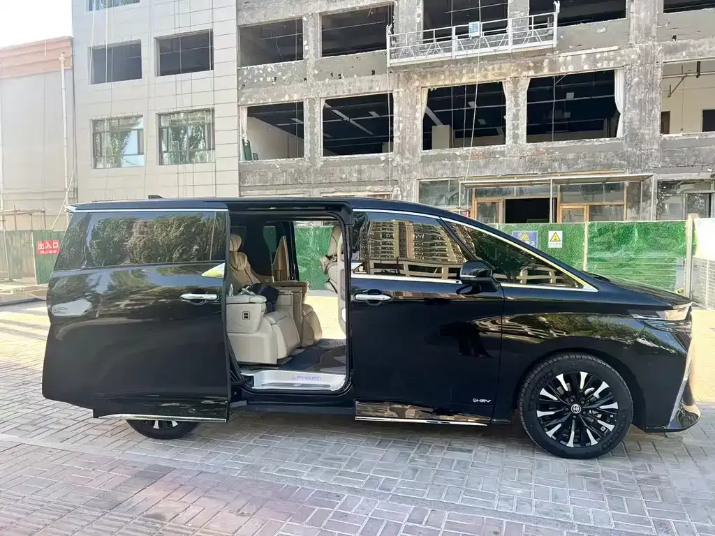 Toyota Alphard — фото 7