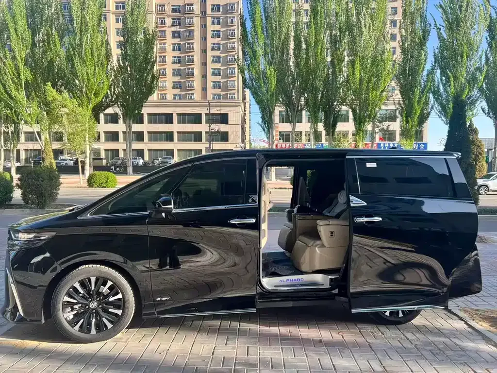 Toyota Alphard — фото 6