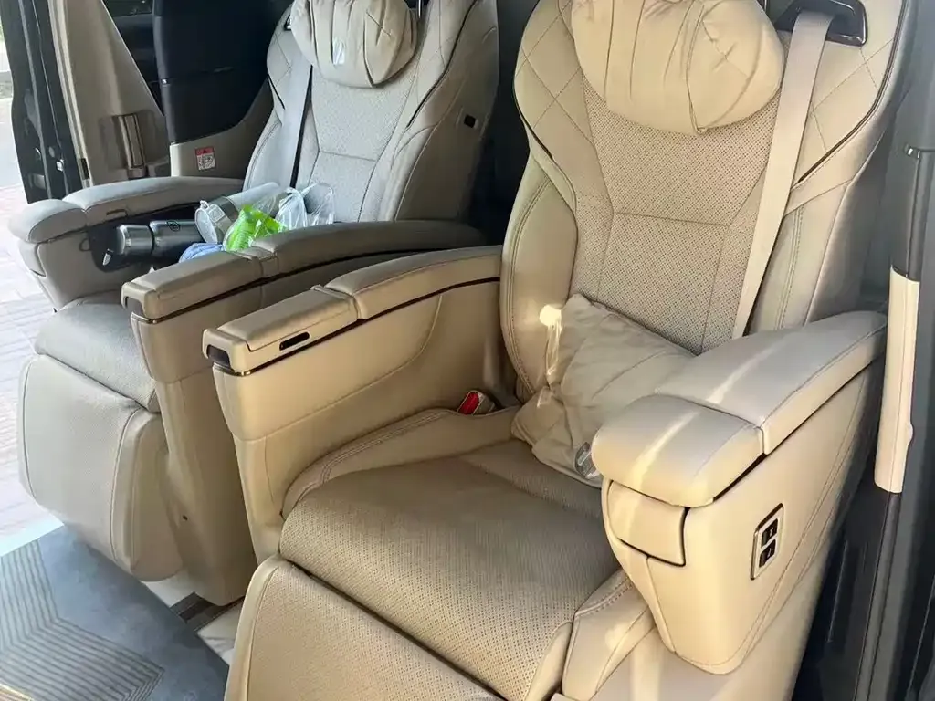 Toyota Alphard — фото 2