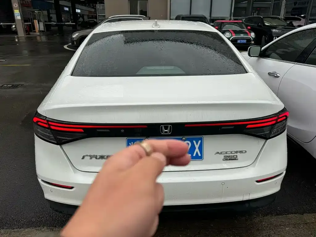 Honda Accord — фото 6