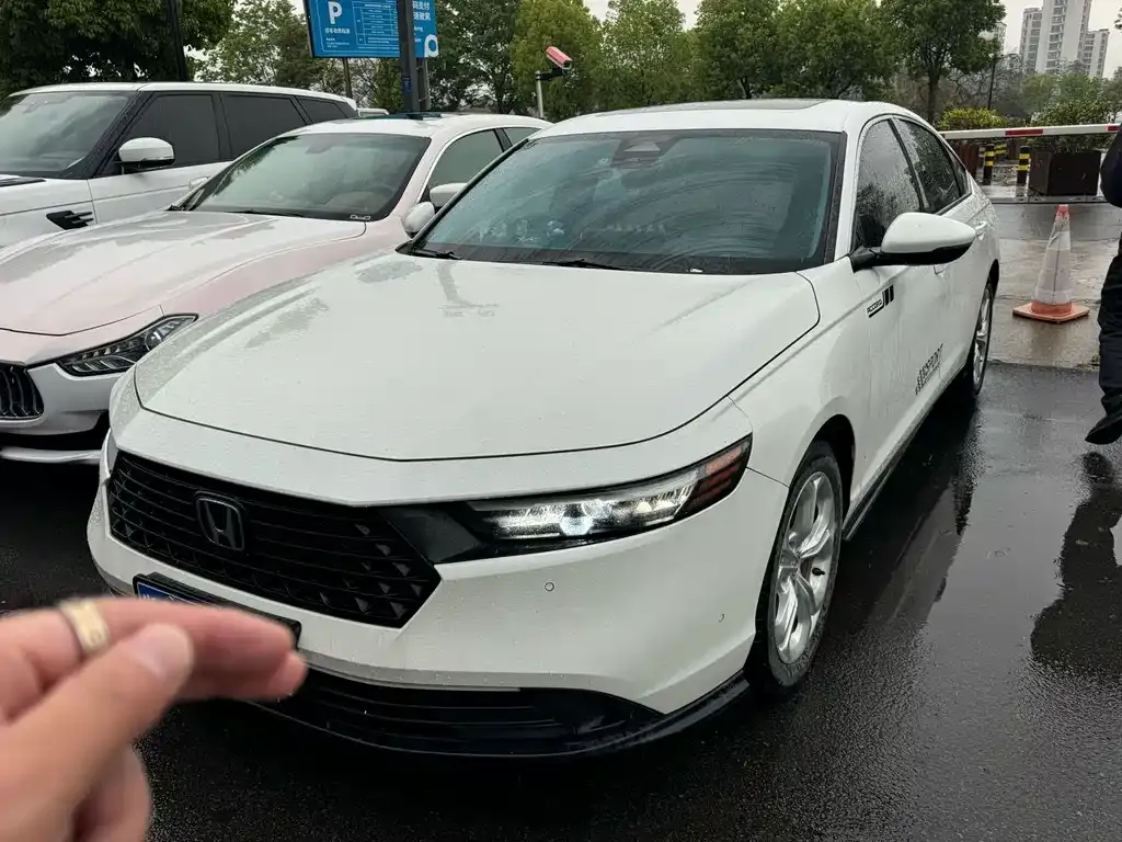 Honda Accord — фото 10