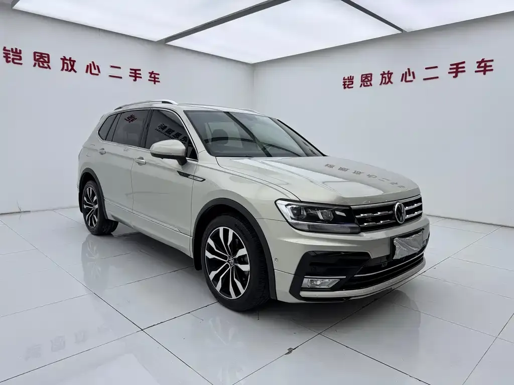 Volkswagen Tiguan L — фото 10