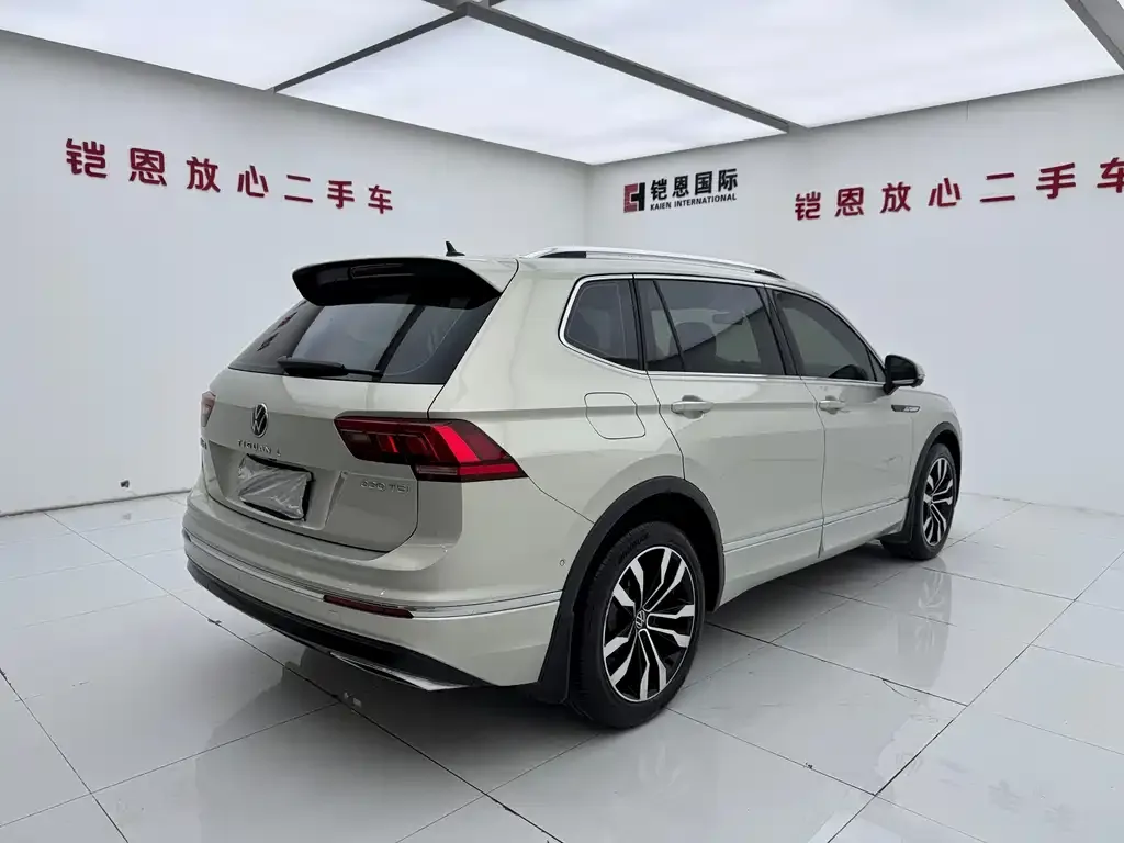 Volkswagen Tiguan L — фото 9