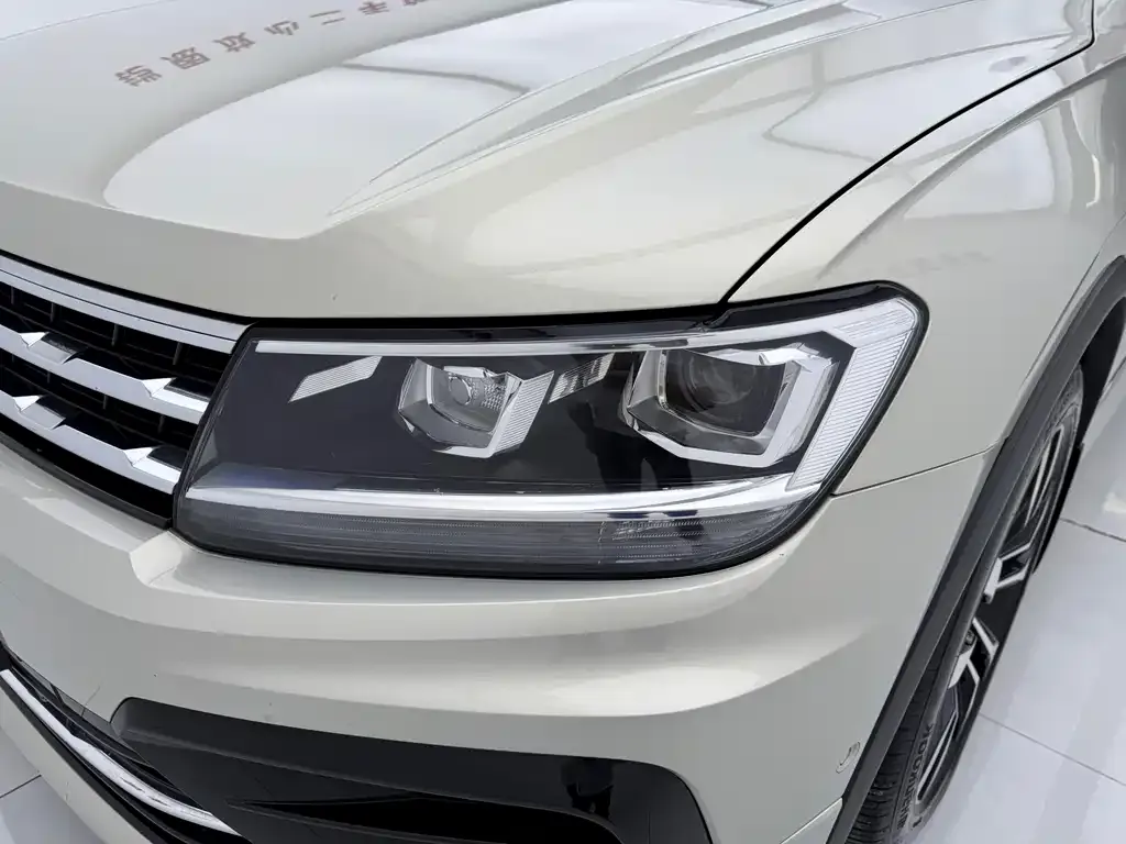 Volkswagen Tiguan L — фото 4