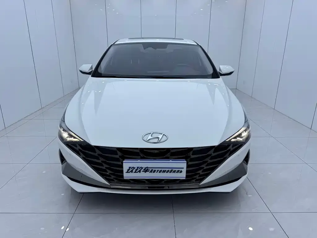 Hyundai Elantra — фото 3