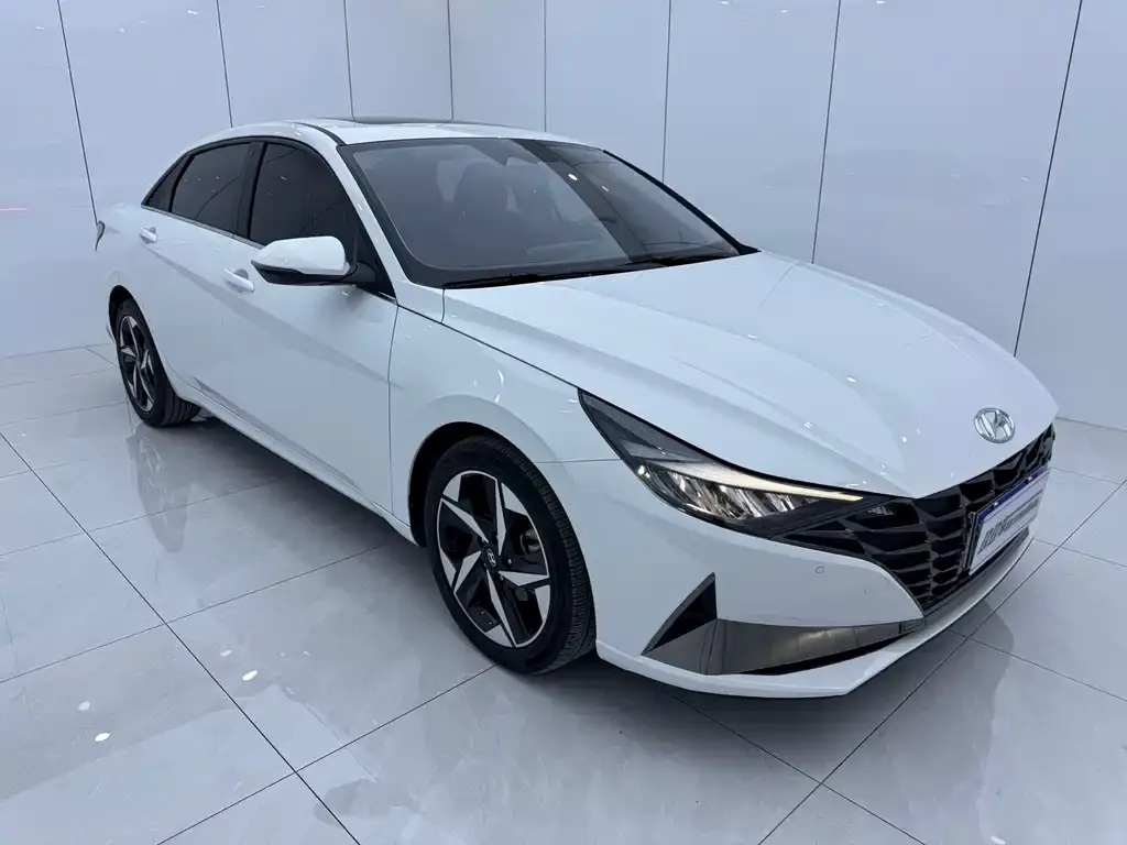 Hyundai Elantra — фото 4
