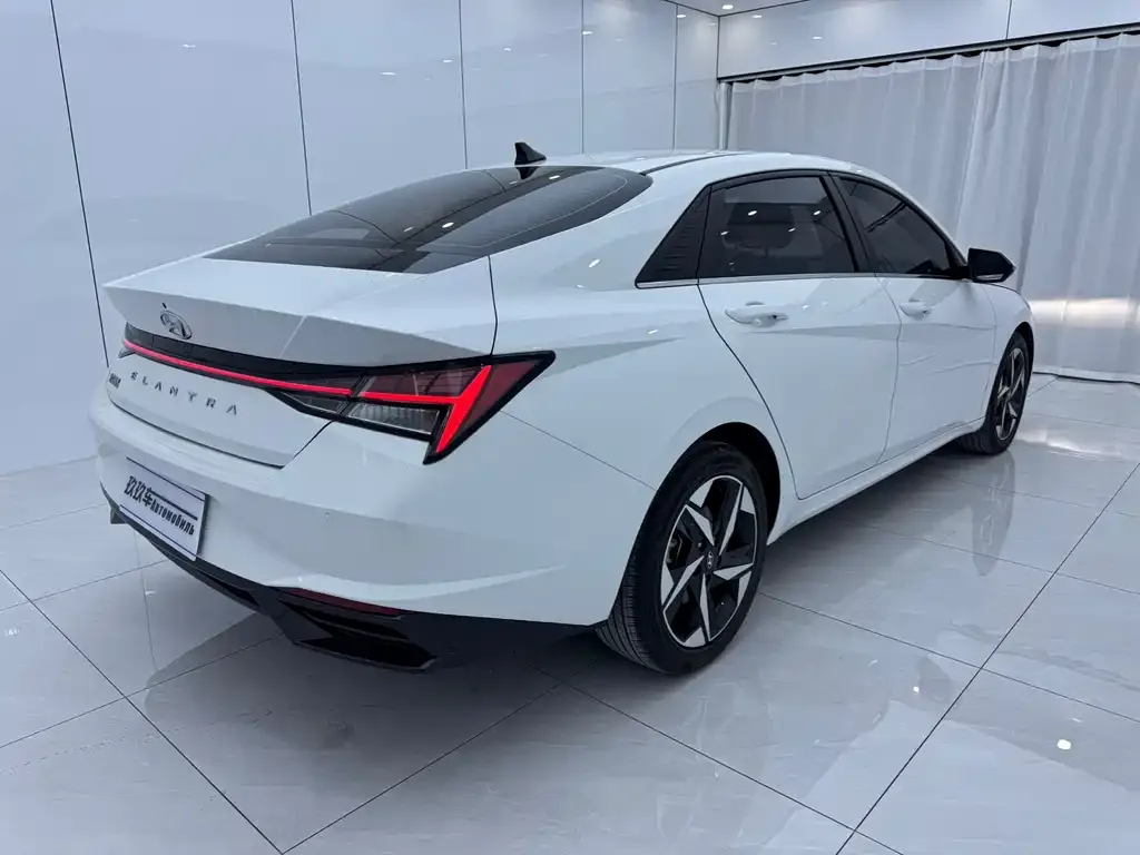 Hyundai Elantra — фото 6