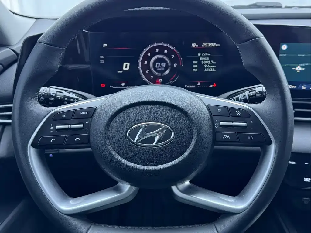 Hyundai Elantra — фото 8