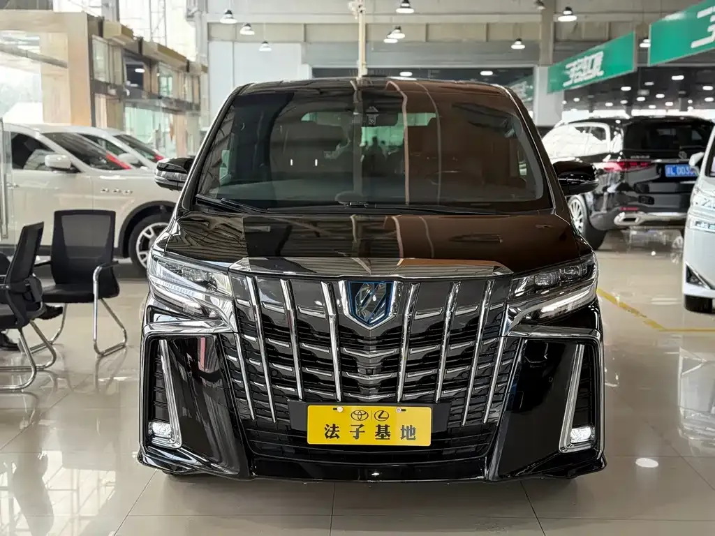 Toyota Alphard — фото 3