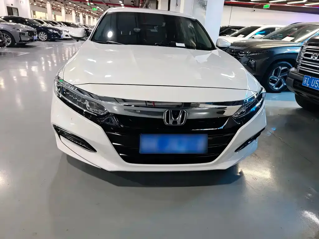 Honda Accord — фото 10