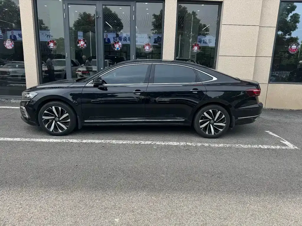 Volkswagen Passat — фото 8