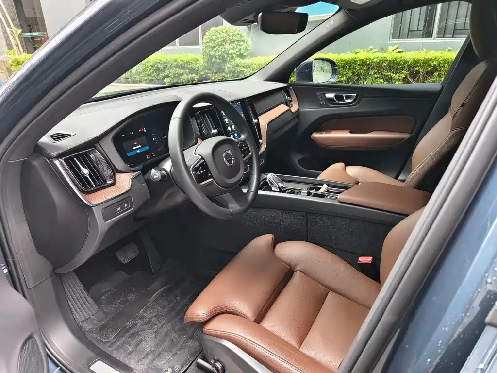 Volvo XC60 PHEV 2023 из CN, фото 4