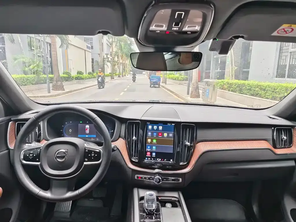 Volvo XC60 PHEV 2023 из CN, фото 3