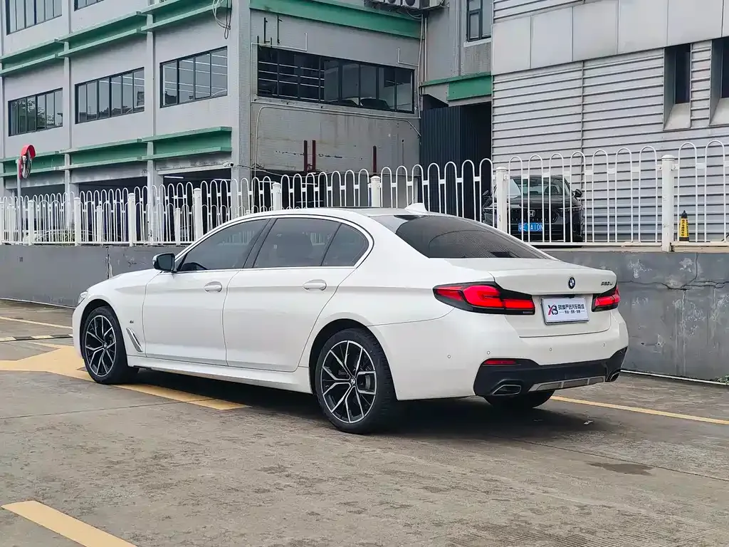BMW 5 Series — фото 5