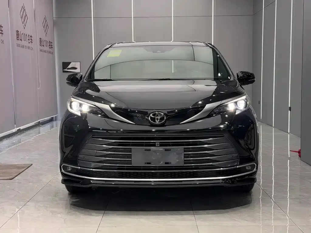 Toyota Sienna — фото 10