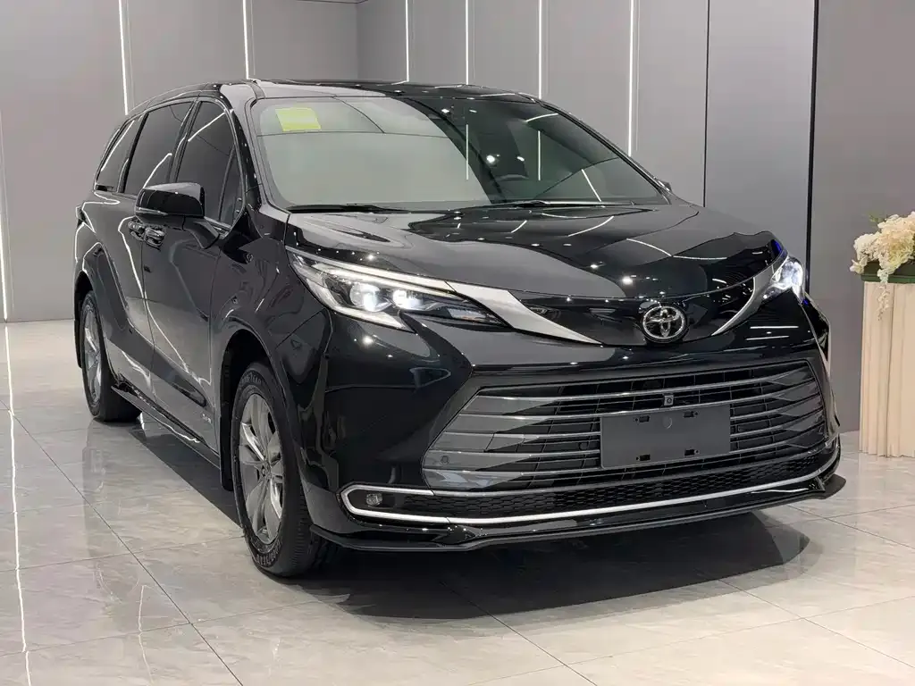 Toyota Sienna — фото 4
