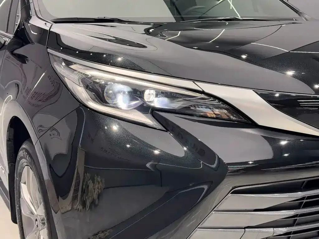 Toyota Sienna — фото 3