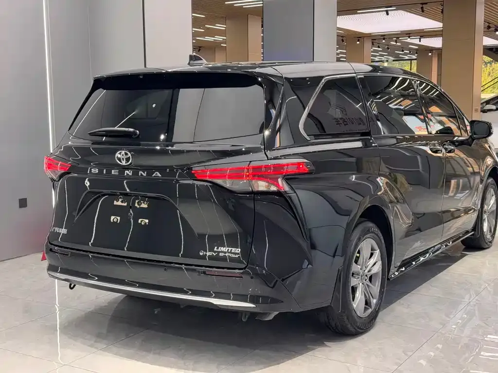 Toyota Sienna — фото 9
