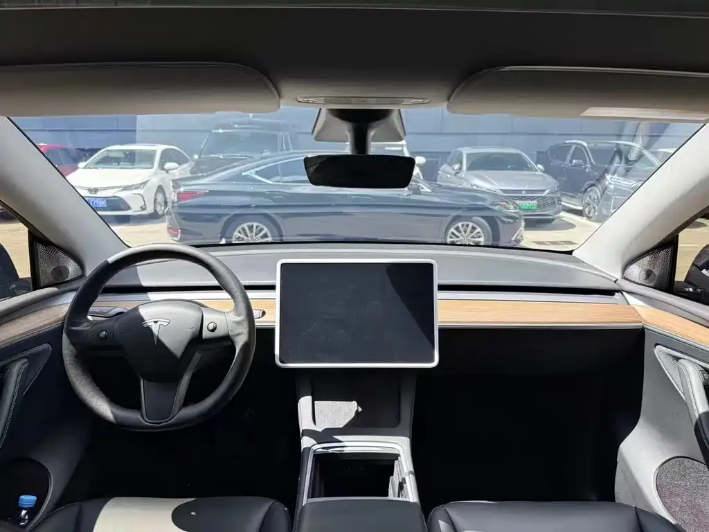 Tesla Model Y — фото 7