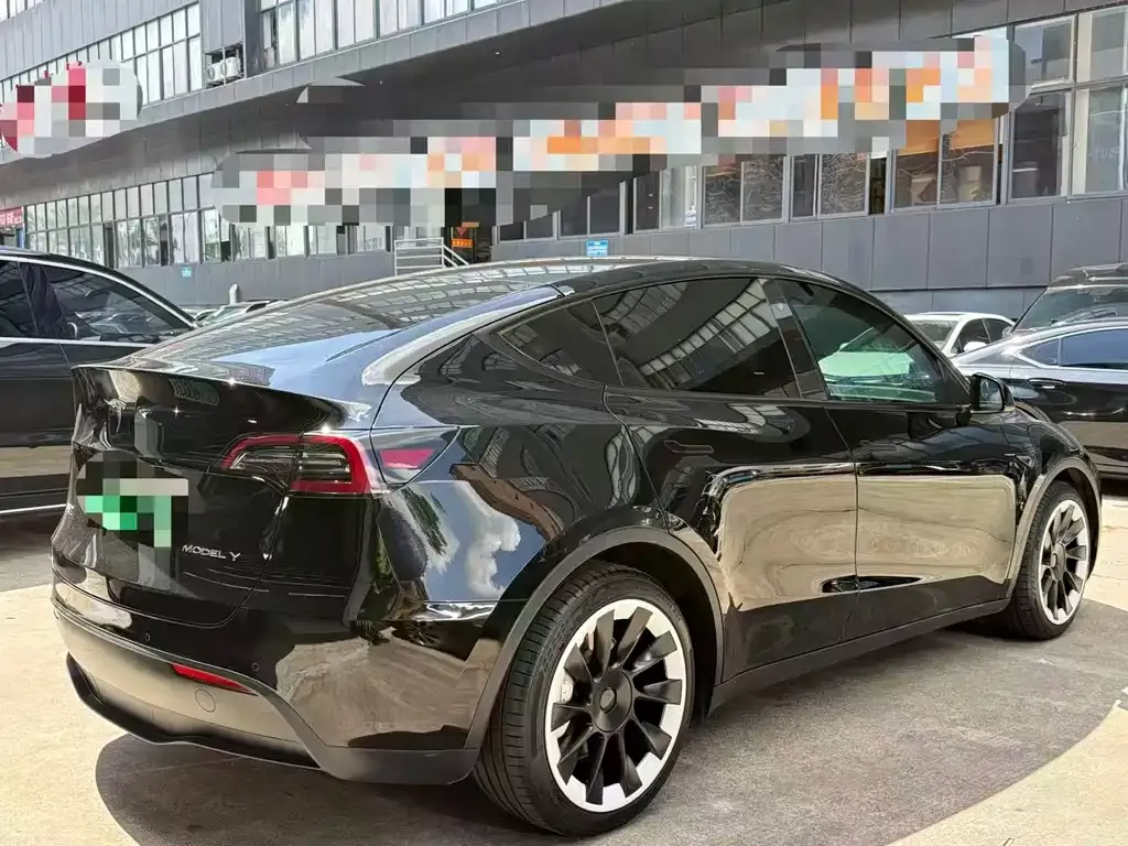 Tesla Model Y — фото 6