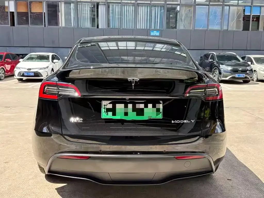 Tesla Model Y — фото 4