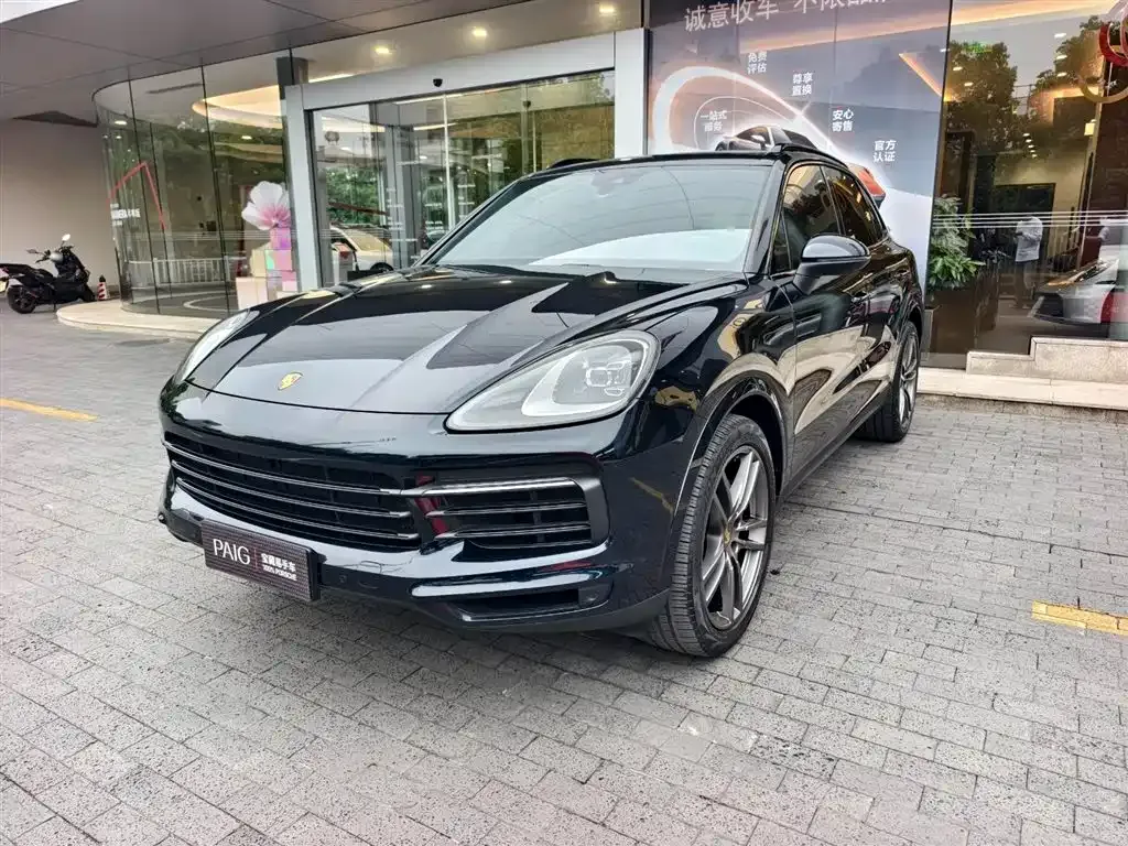 Porsche Cayenne — фото 1